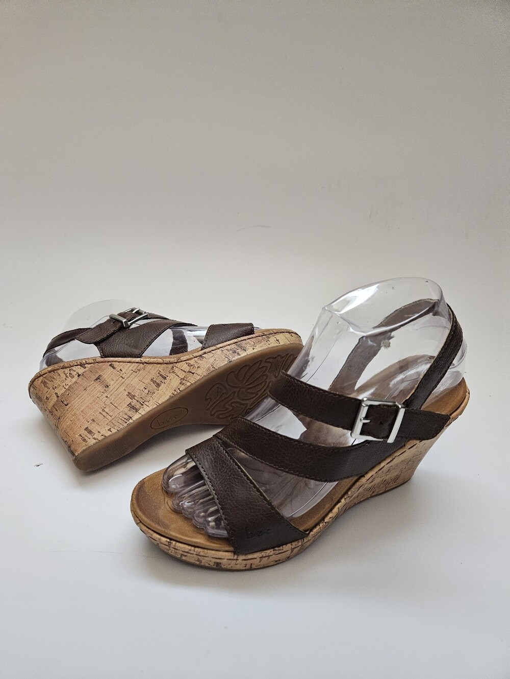 BOC Born Concepts Brown Strappy Wedge Sandals 7 M Schirra Z13741 Buckle Strap